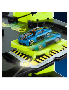 Parkhaus mit Fahrzeugen...